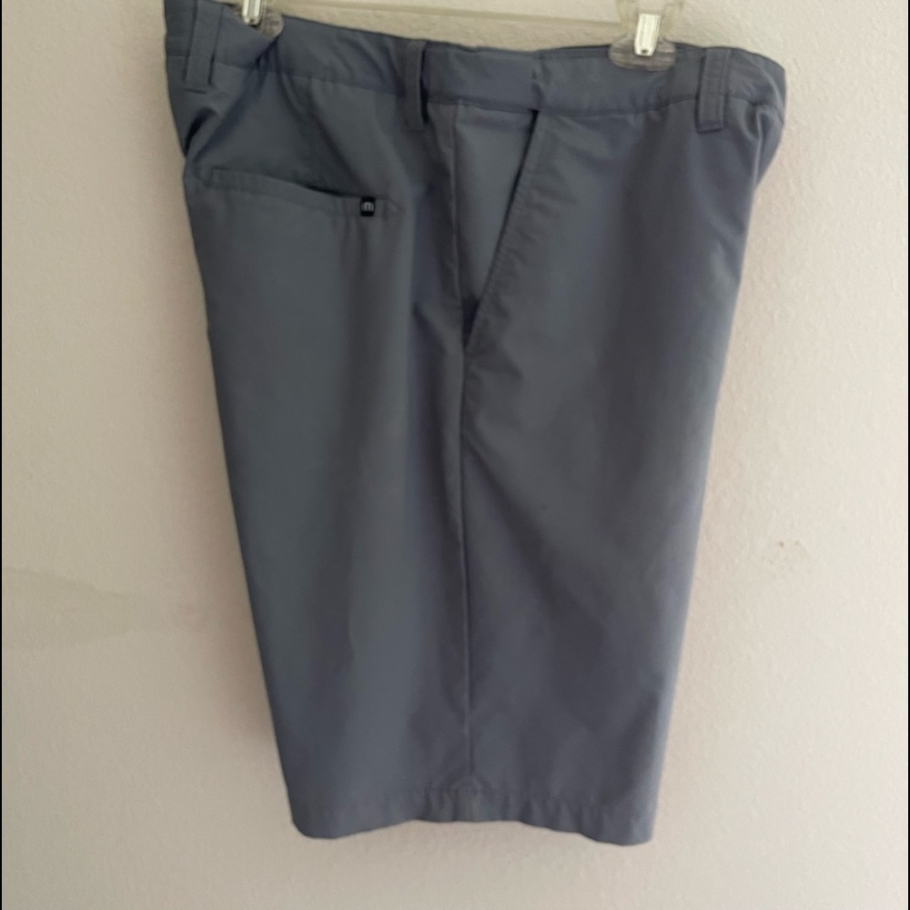 Travis Mathew Gray golf shorts size 36